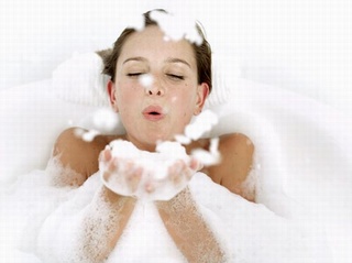 Những việc cần tuyệt đối tránh trước và sau khi tắm