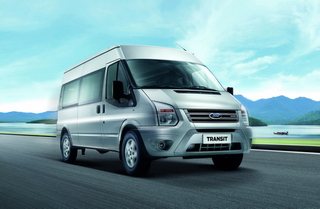 Ford Transit 2013 có giá 829 triệu