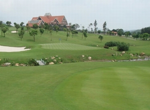 Tổng Giám đốc đánh người phục vụ sân golf bất tỉnh