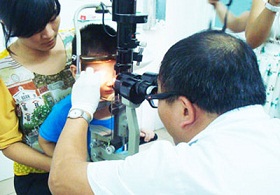Hà Nội: Không thiếu thuốc điều trị bệnh đau mắt đỏ
