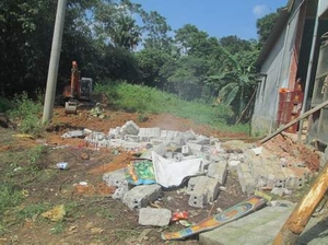 Tường nhà đổ sập, đè chết 4 cháu nhỏ