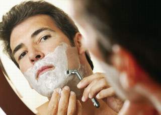 Cảnh báo thói quen cạo râu không đúng