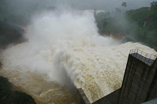Người dân hoảng loạn vì tin đồn vỡ đập thủy điện