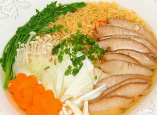 Cách ăn mỳ ăn liền để không bị nóng trong người