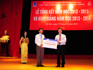VNPT trao 100 xuất học bổng cho sinh viên Học viện Bưu chính Viễn thông