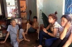 Đột nhập vào nhà, khống chế đòi... quan hệ