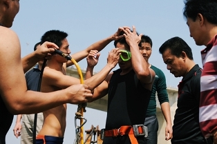 Chuyên gia lặn: Xác chị Huyền không có tại cầu Thanh Trì