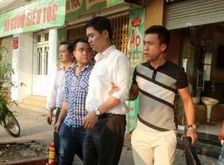 Bác sĩ vứt thi thể bệnh nhân bị khởi tố hai tội danh