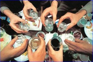 Say rượu, dùng típ sắt đánh chết bạn nhậu