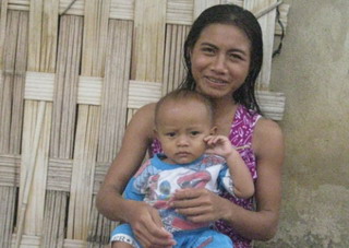 Nỗi buồn của những bà mẹ nhí sinh con ở tuổi 13