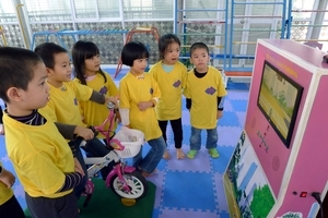 Hệ thống mô phỏng giáo dục giao thông sinh động cho trẻ