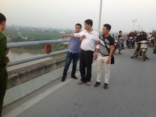 Hai nhân chứng: Chị Huyền bị ném xuống sông