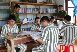 Tiết lộ việc sinh hoạt văn hoá tại các trại giam