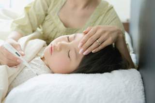 Cách xử trí kịp thời khi trẻ bị sốt co giật