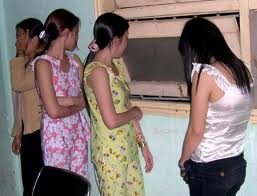 Thiếu nữ 15 bán dâm trong quán cà phê