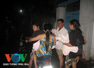 Thành phố Hồ Chí Minh: Vỡ đê bao, hàng ngàn người sơ tán trong đêm