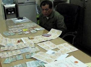 Bắt vụ làm giả con dấu, giấy tờ rất tinh vi