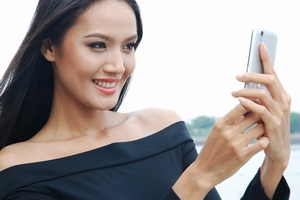 Smartphone 5-inch thiết kế đẹp giành cho giới trẻ