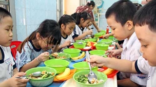 Trường mầm non: &quot;Chiều&quot; phụ huynh, ép trẻ nhỏ