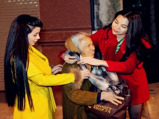  Trà Ngọc Hằng mang &quot;Nắng ấm&quot; ra Hà Nội