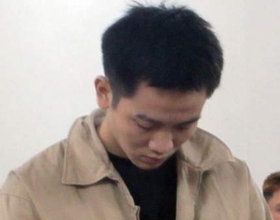 Vác dao đâm &quot;đồng nghiệp&quot; vì... không chịu nói chuyện
