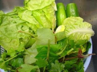 Cách ăn rau sống an toàn ngày Tết