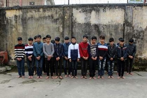 Hàng chục thanh niên truy sát kinh hoàng, 1 người chết