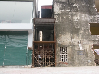 Giải quyết nhà &quot;kỳ quái&quot; ở con đường 1,3 tỷ 1 mét