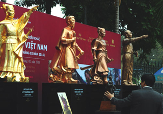 Vừa ra mắt, tượng Đại tướng Võ Nguyên Giáp đã mắc lỗi