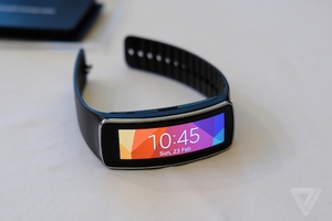 Những thiết bị đeo người ấn tượng tại MWC 2014
