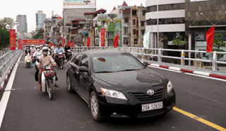 Xây cầu vượt nút Chùa Bộc - Phạm Ngọc Thạch