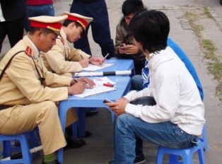Ba ngày thu gần 12 tỷ đồng tiền phạt giao thông