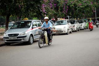 Khách Tây bị &quot;chém&quot; 245.000 đồng cho 1km taxi