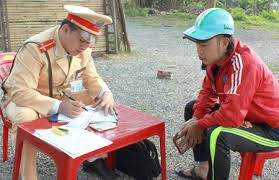 Công an xã có được lập chốt, xử phạt vi phạm giao thông?