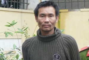 Hung hãn vác dao xông vào trụ sở chém cán bộ công an