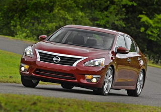Nissan Sunny bị triệu hồi do lỗi túi khí