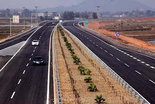 Thông xe tiếp gần 28 km cao tốc Hà Nội - Lào Cai