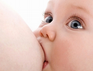 Trẻ bú mẹ hoàn toàn ít có nguy cơ béo phì