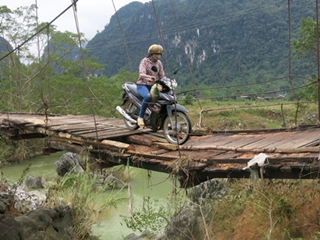 Chính phủ yêu cầu bố trí vốn xây cầu vùng cao