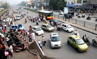 Hà Nội “đau đầu” vì bị taxi ngoại tỉnh xâm nhập