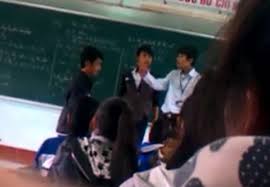 Giáo viên hỏi: Có ai xung phong… tát bạn không?