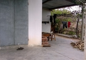 Bị phát hiện hiếp dâm, trai làng trần truồng thoát thân
