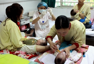 Phó Thủ tướng Vũ Đức Đam:: Yêu cầu Bộ Y tế cân nhắc có thể công bố dịch sởi
