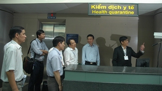 Đặt máy theo dõi thân nhiệt &quot;chặn&quot; bệnh hô hấp vào Việt Nam
