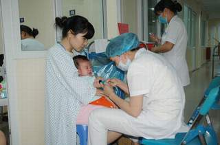 Tăng cường thêm 17 cán bộ cho Bệnh viện Xanh Pôn