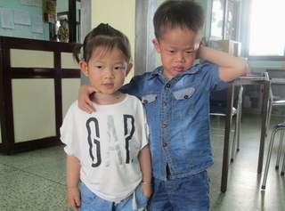Điều trị thành công cho 2 anh em cùng mắc bệnh hiếm gặp