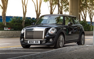 MINI ‘lai’ Rolls-Royce xuất hiện trên phố