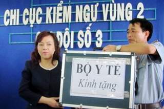 Bộ Y tế trao thuốc, trang thiết bị cho Bộ Tư lệnh vùng 3