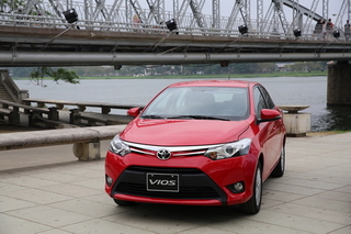 Camry bán chậm, Vios mới ‘cháy’ hàng