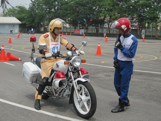 Honda giúp cảnh sát giao thông học lái xe phân khối lớn